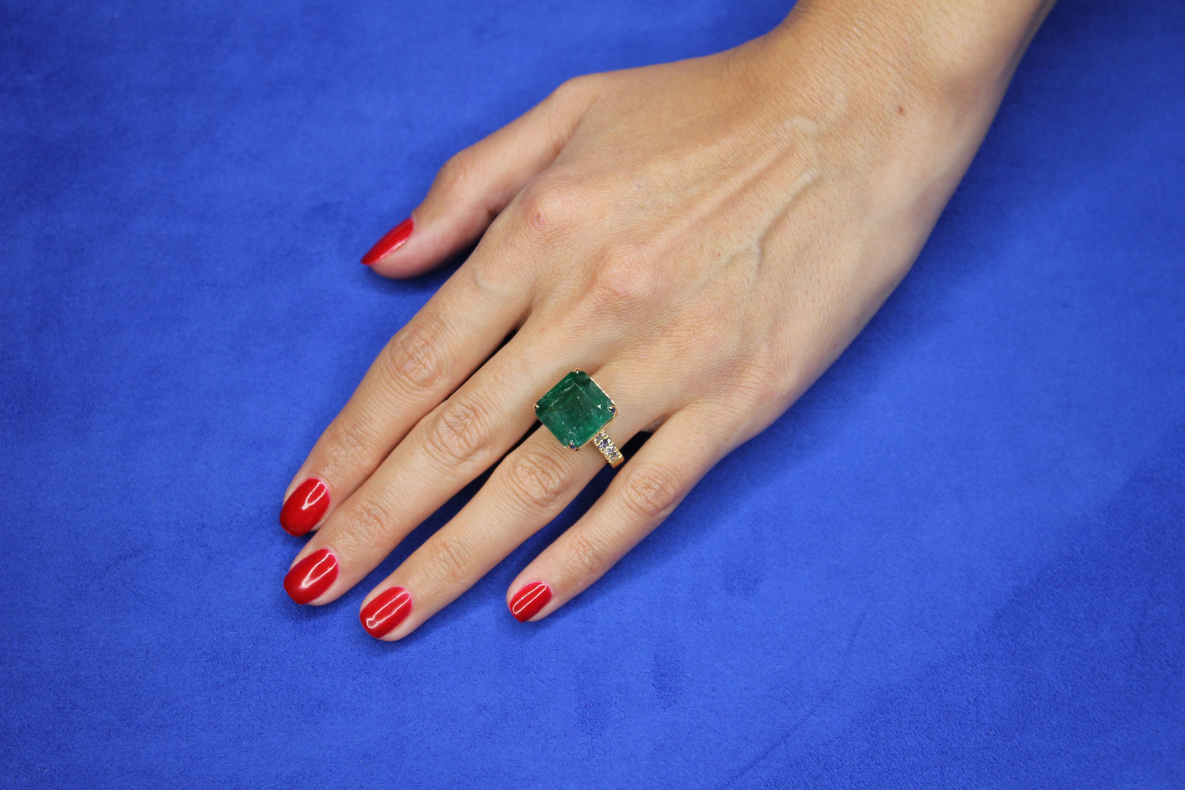 Emerald Diamond Cocktail Statement Large Unique Luxury 18 Karat Yellow Gold Ring