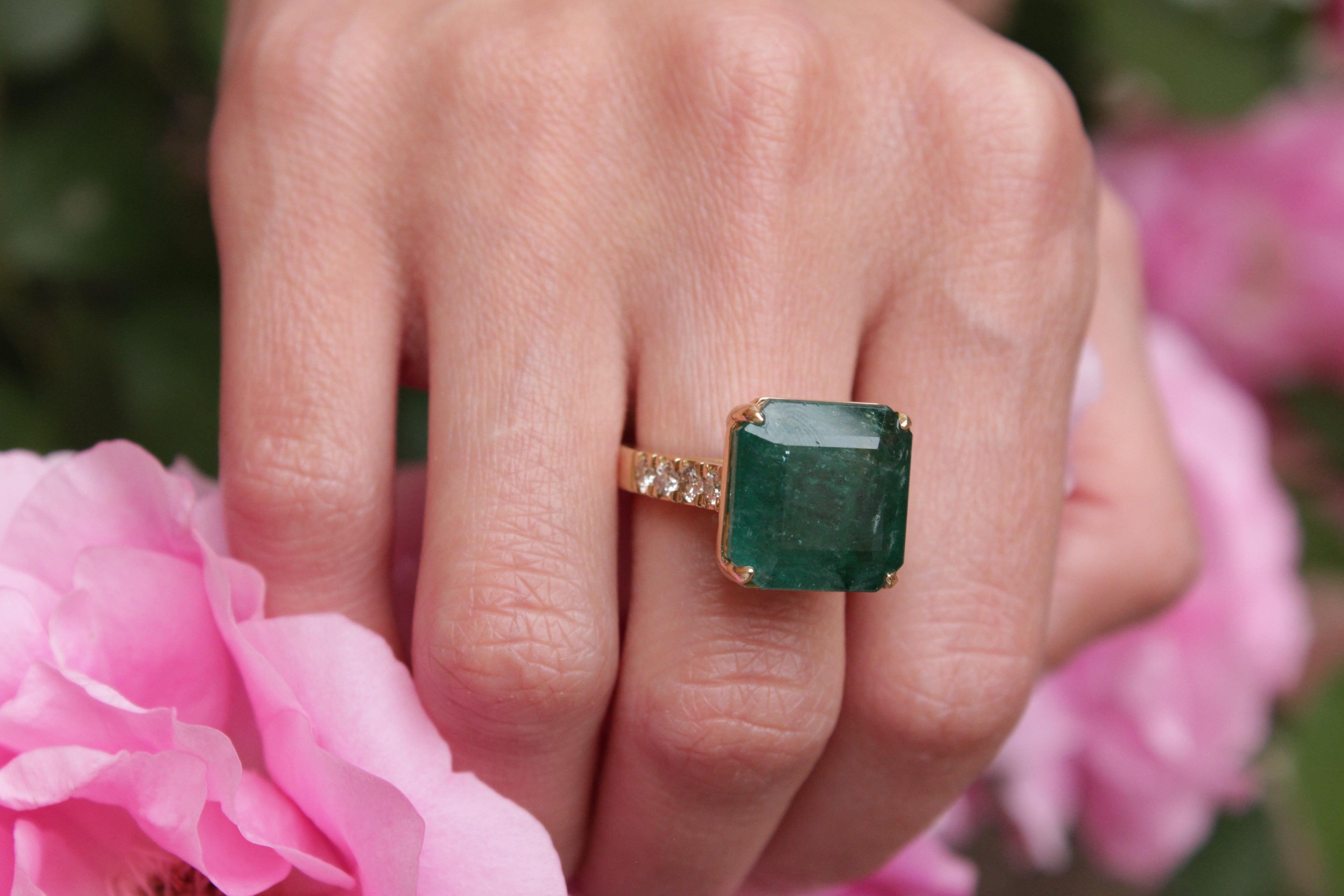 Emerald Diamond Cocktail Statement Large Unique Luxury 18 Karat Yellow Gold Ring