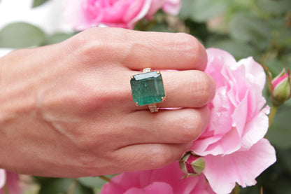 Fancy Vivid Green Emerald Shape Square Step Cut Emerald Diamond Cocktail Stateme