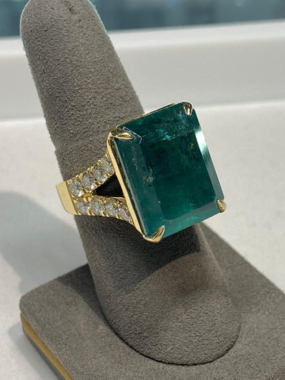 Fancy Vivid Green Emerald Shape Step Cut Emerald Diamond Cocktail Statement Uniq