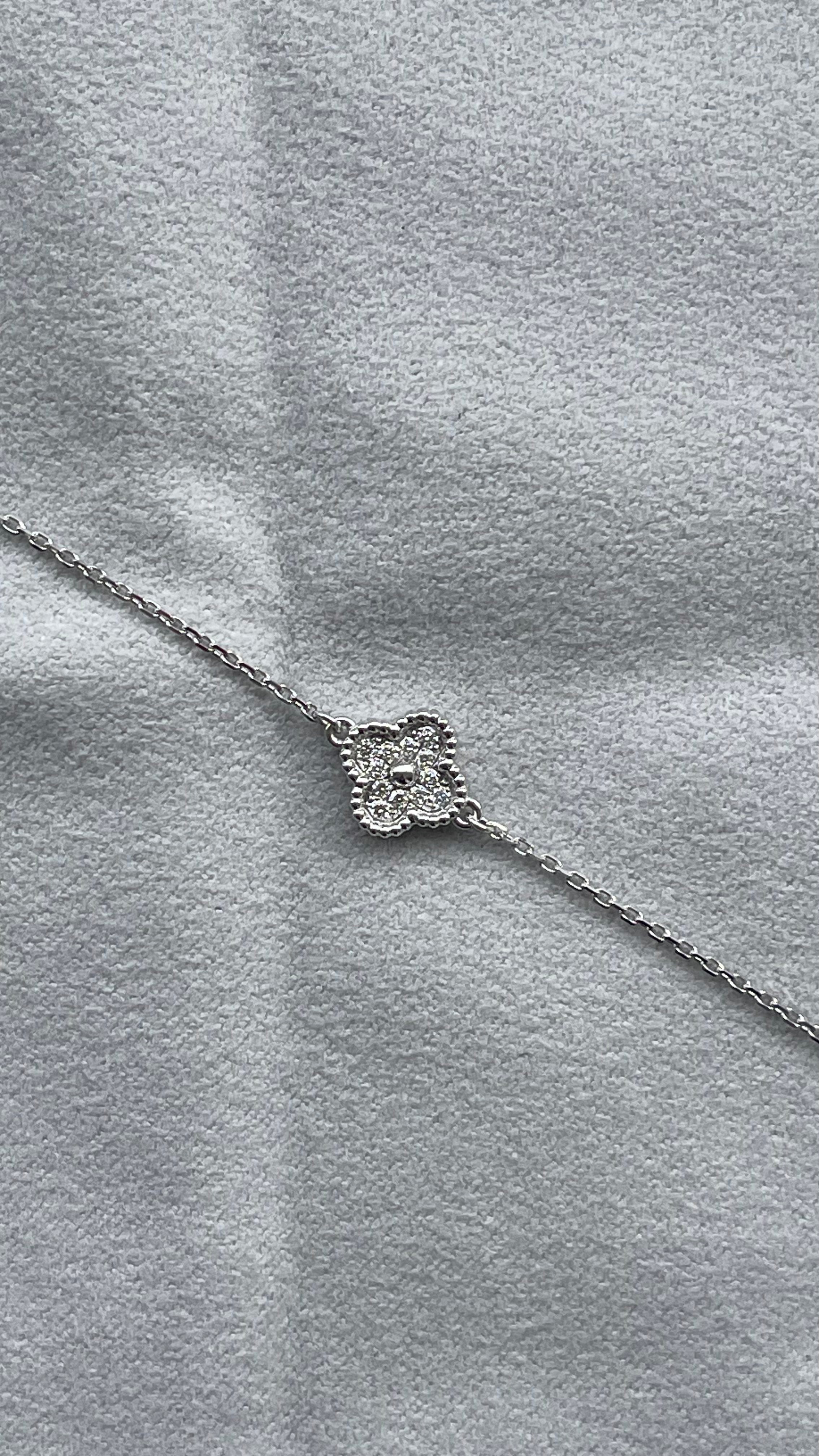 Van Cleef &amp; Arpels Sweet Alhambra Diamond Pave 1 Motif 18K White Gold Bracelet