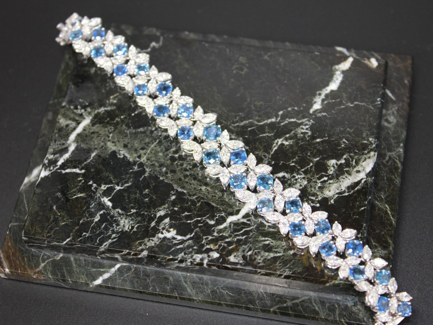Multi Cushion Shape Blue Sapphire Diamond 18 Karat White Gold Tennis Bracelet