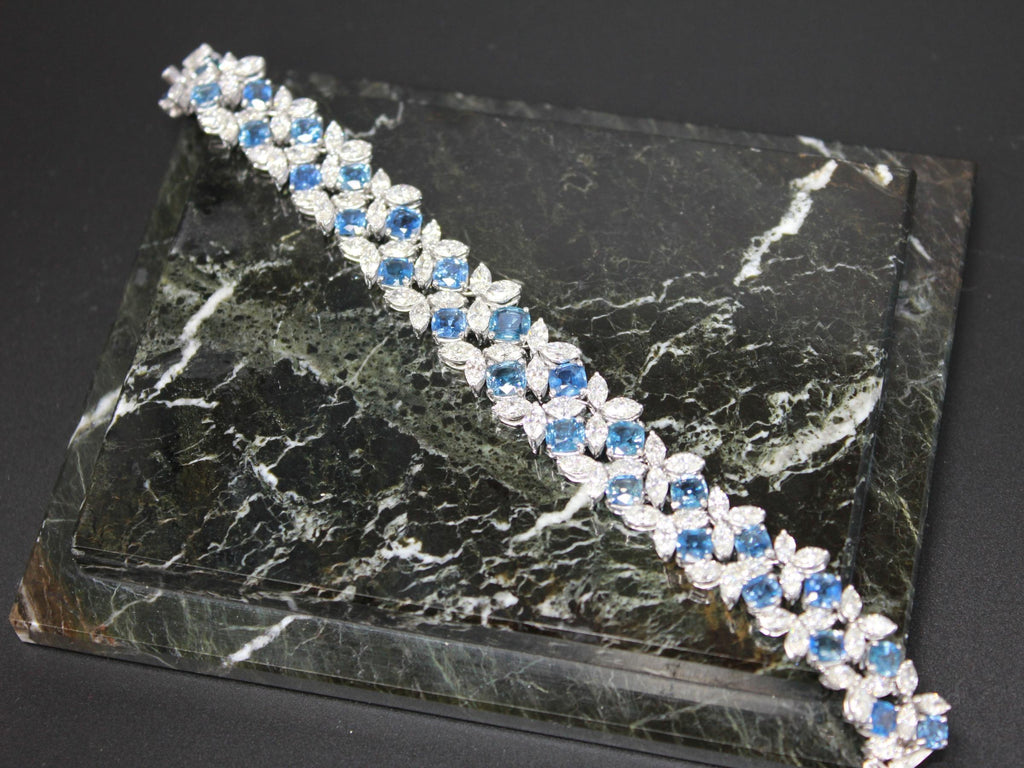 Multi Cushion Shape Blue Sapphire Diamond 18 Karat White Gold Tennis Bracelet
