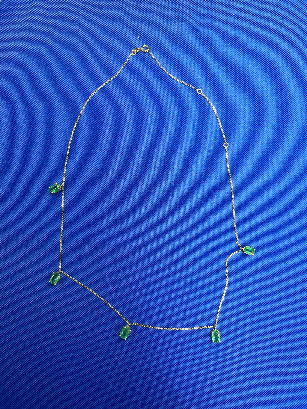Multi Oval Shape Brilliant Cut Vivid Green Emeralds 14 Karat Yellow Gold Chain L