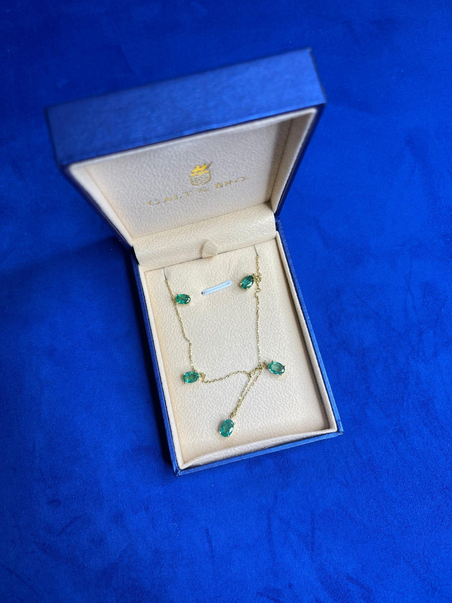 Multi Oval Shape Brilliant Cut Vivid Green Emeralds 14 Karat Yellow Gold Chain L