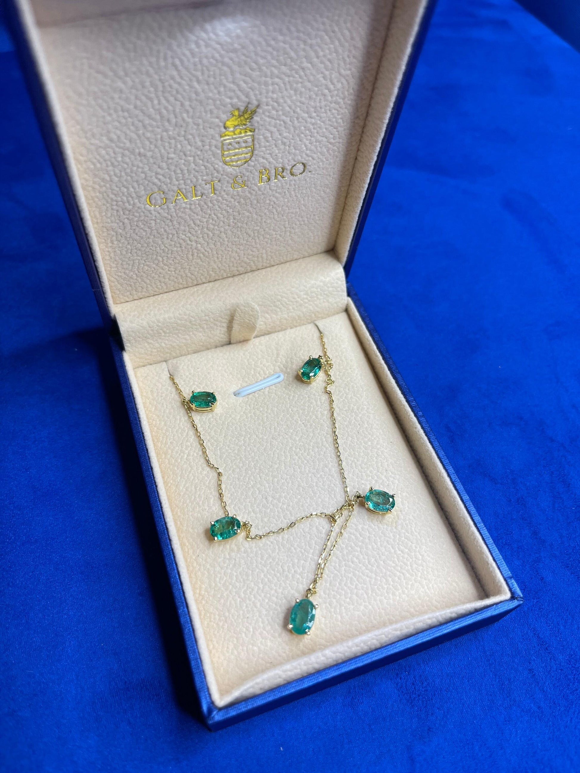 Multi Oval Shape Brilliant Cut Vivid Green Emeralds 14 Karat Yellow Gold Chain L