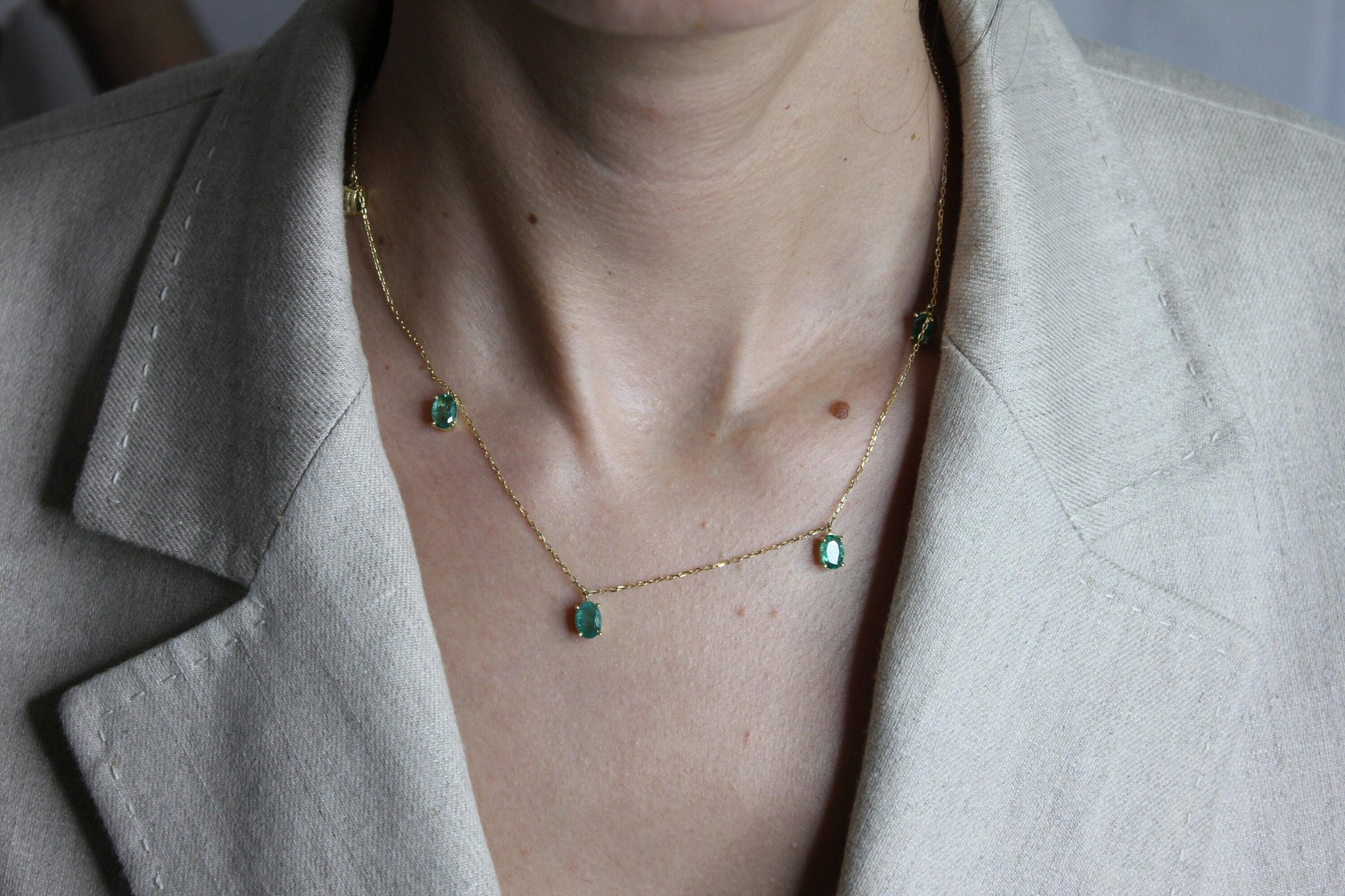 Multi Oval Shape Brilliant Cut Vivid Green Emeralds 14 Karat Yellow Gold Chain L