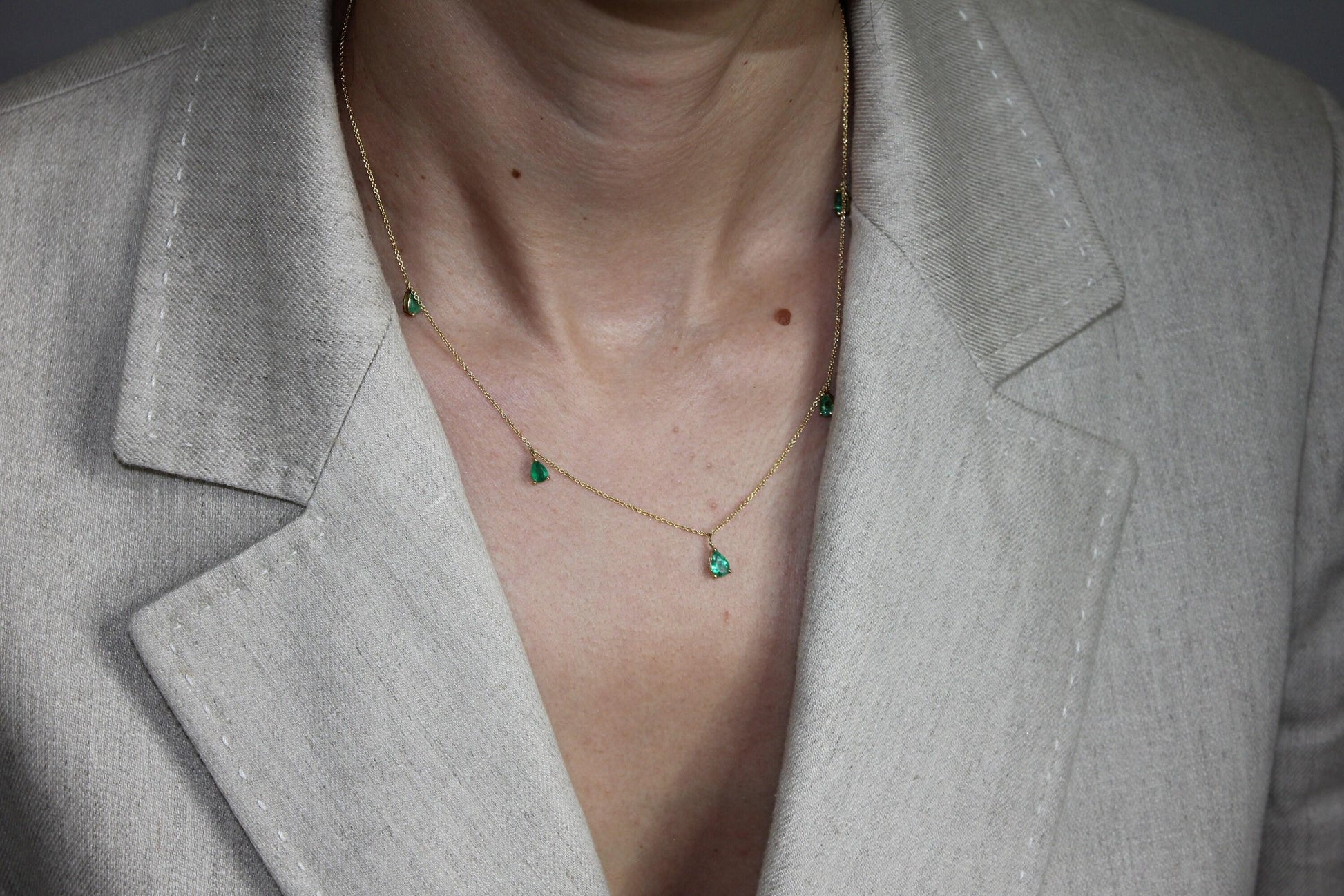 Multi Pear Water Drop Shape Brilliant Cut Vivid Green Emeralds 14 Karat Yellow G