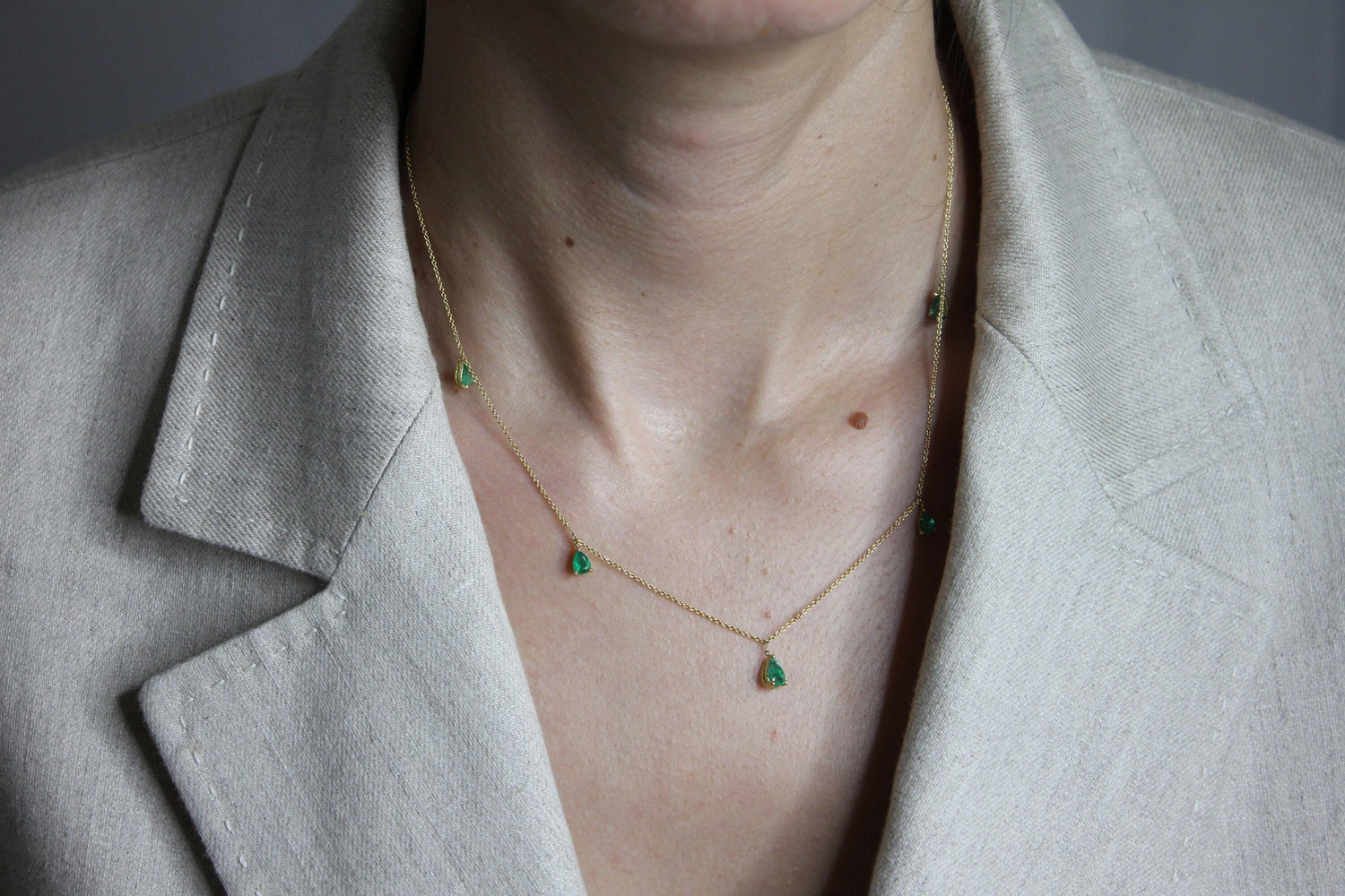 Multi Pear Water Drop Shape Brilliant Cut Vivid Green Emeralds 14 Karat Yellow G