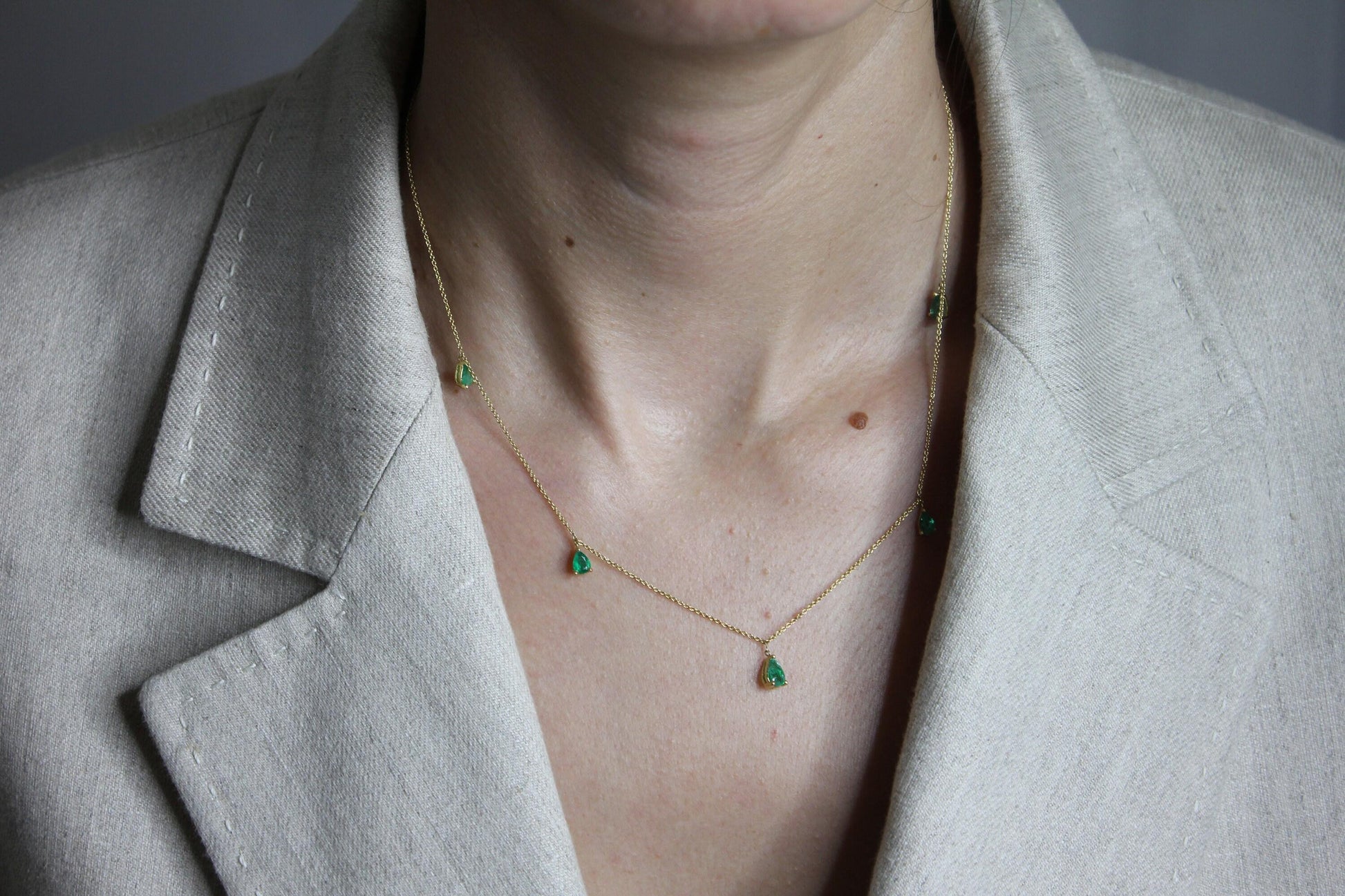 Multi Pear Water Drop Shape Brilliant Cut Vivid Green Emeralds 14 Karat Yellow G