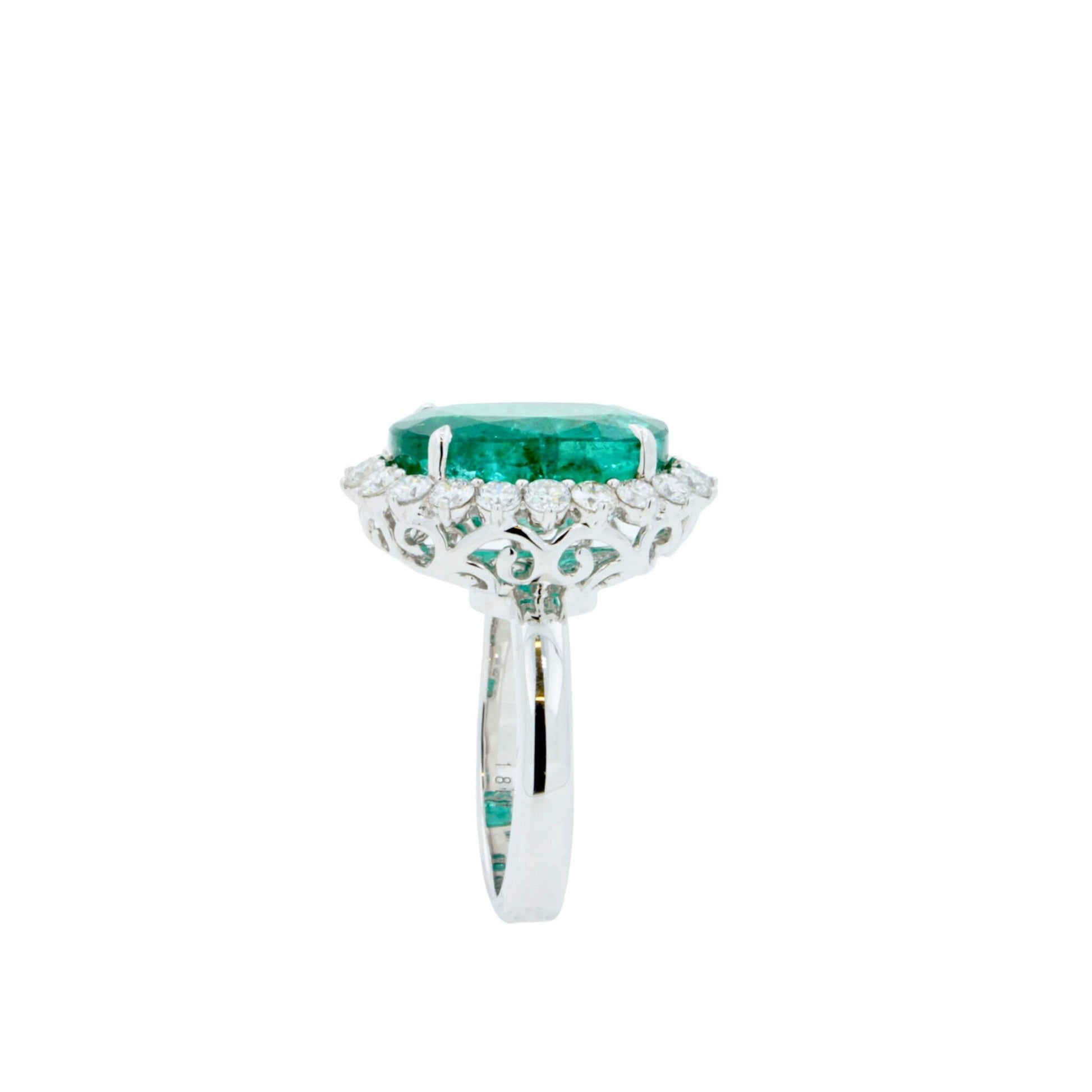 Oval Shape Brilliant Cut Vivid Green Emerald Diamond Sun Ray Halo Set Unique Lux