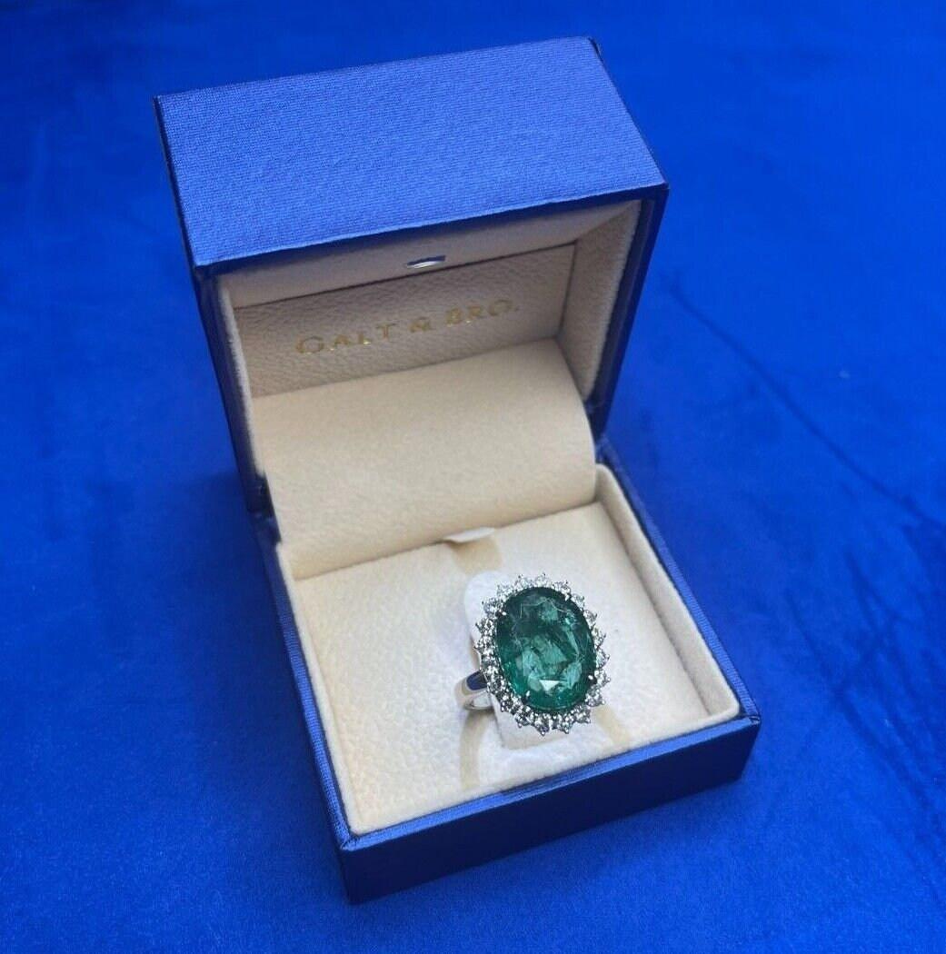 Oval Shape Brilliant Cut Vivid Green Emerald Diamond Sun Ray Halo Set Unique Lux
