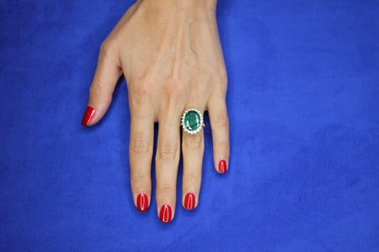 Oval Shape Brilliant Cut Vivid Green Emerald Diamond Sun Ray Halo Set Unique Lux