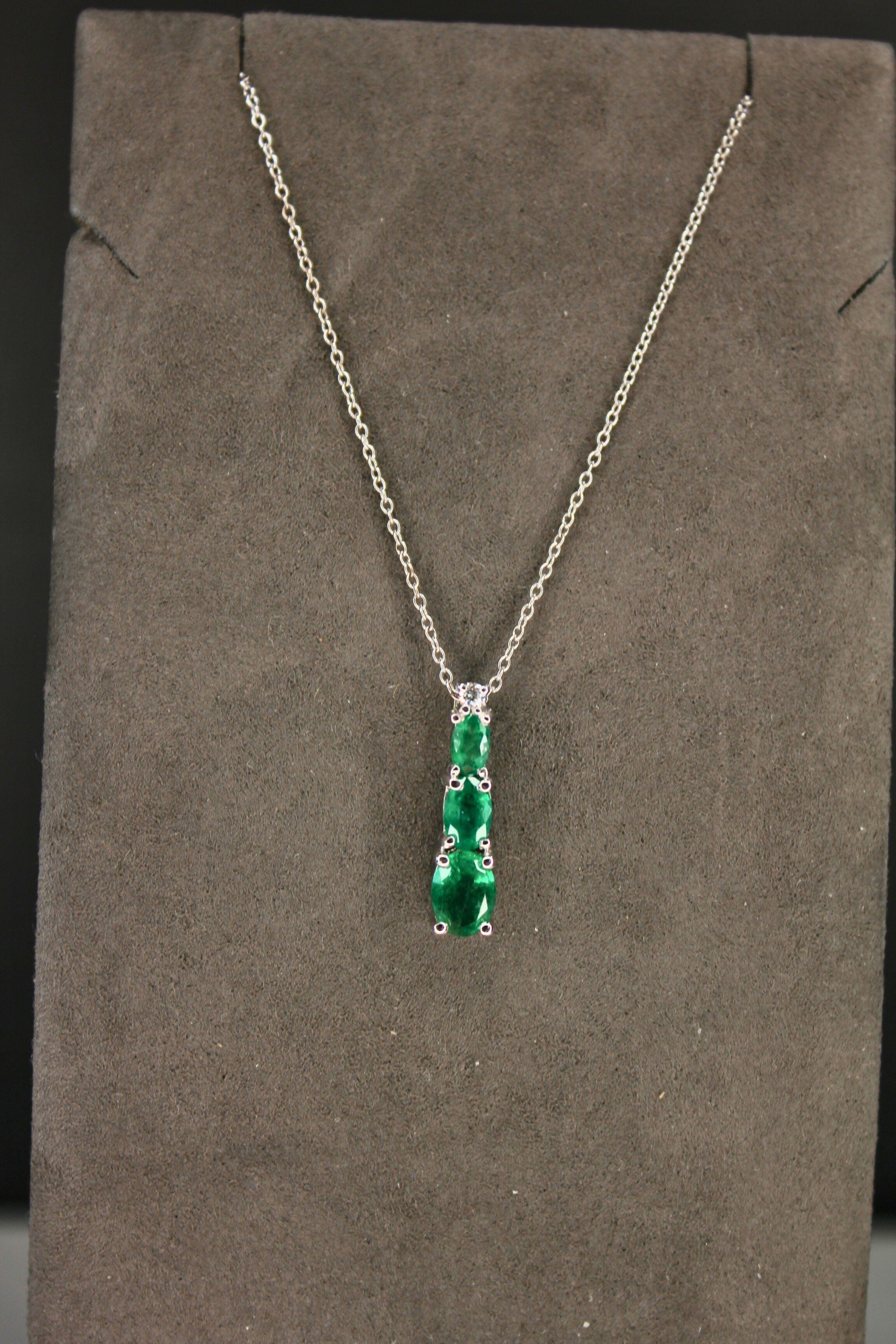 Oval Shape Drop Shape Emerald Diamond 18 Karat White Gold Chain Pendant Necklace