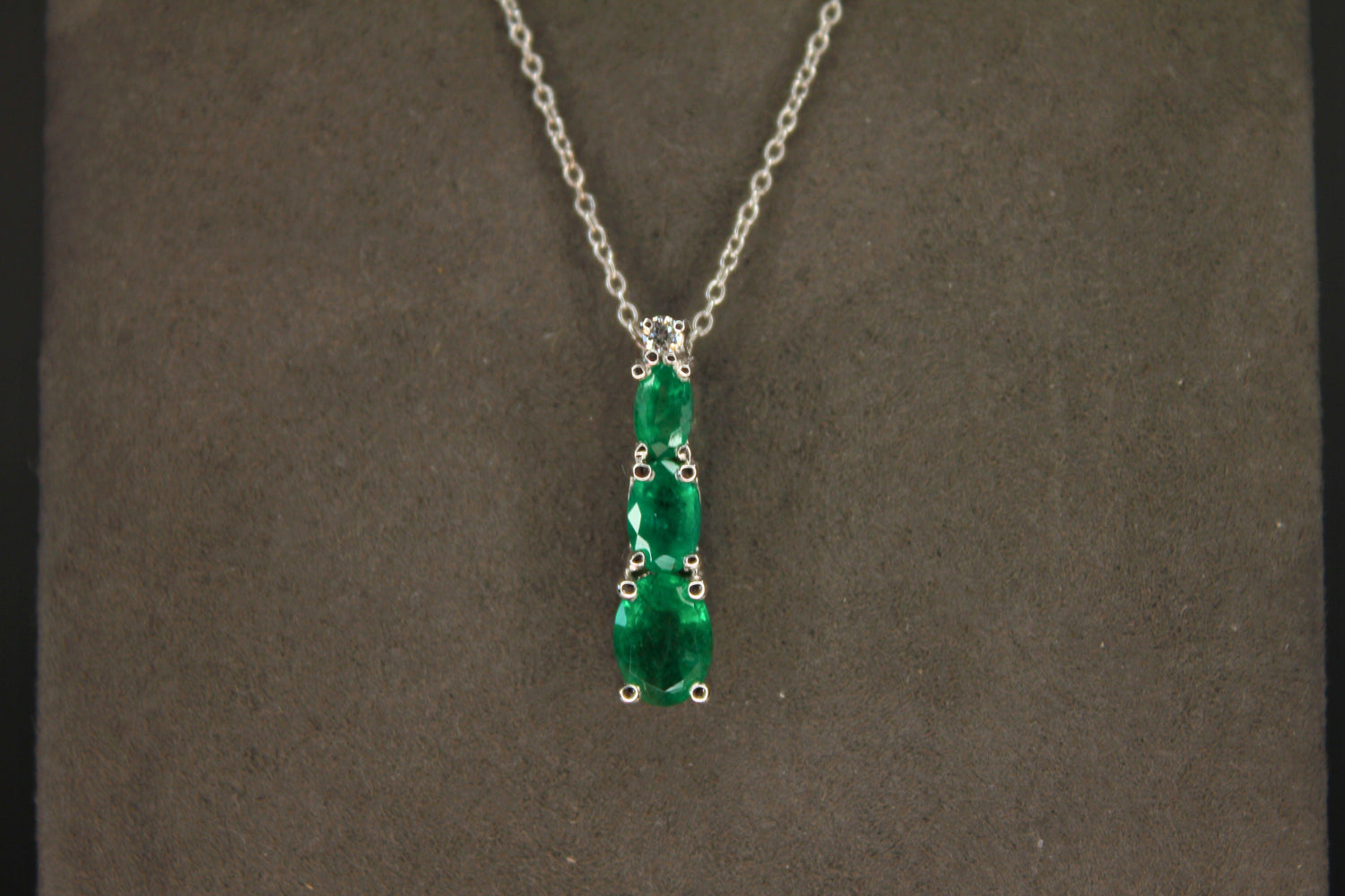 Oval Shape Drop Shape Emerald Diamond 18 Karat White Gold Chain Pendant Necklace