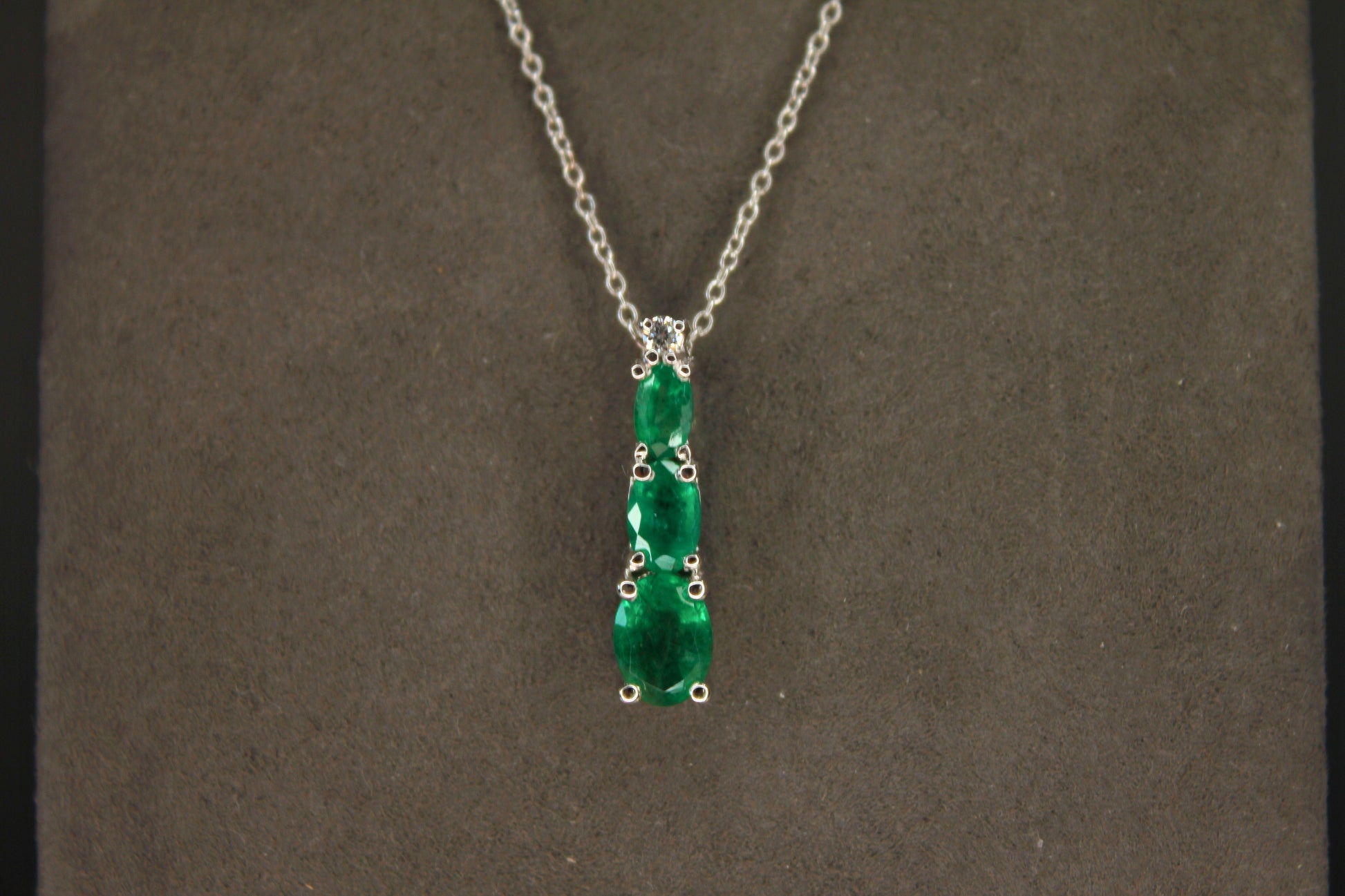 Oval Shape Drop Shape Emerald Diamond 18 Karat White Gold Chain Pendant Necklace