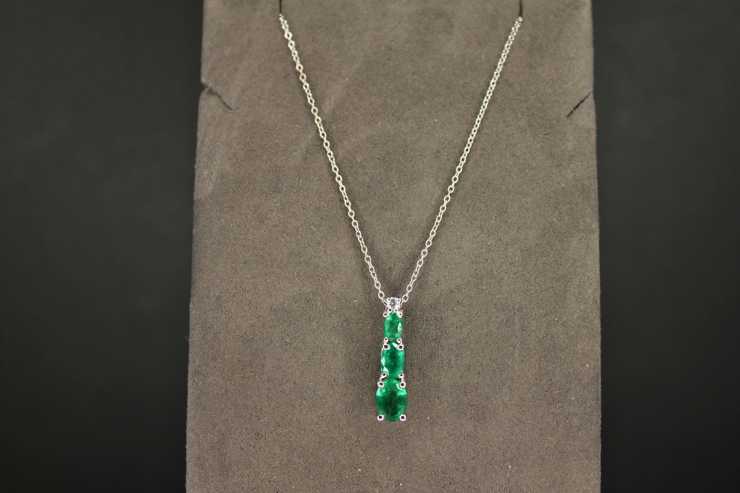 Oval Shape Drop Shape Emerald Diamond 18 Karat White Gold Chain Pendant Necklace