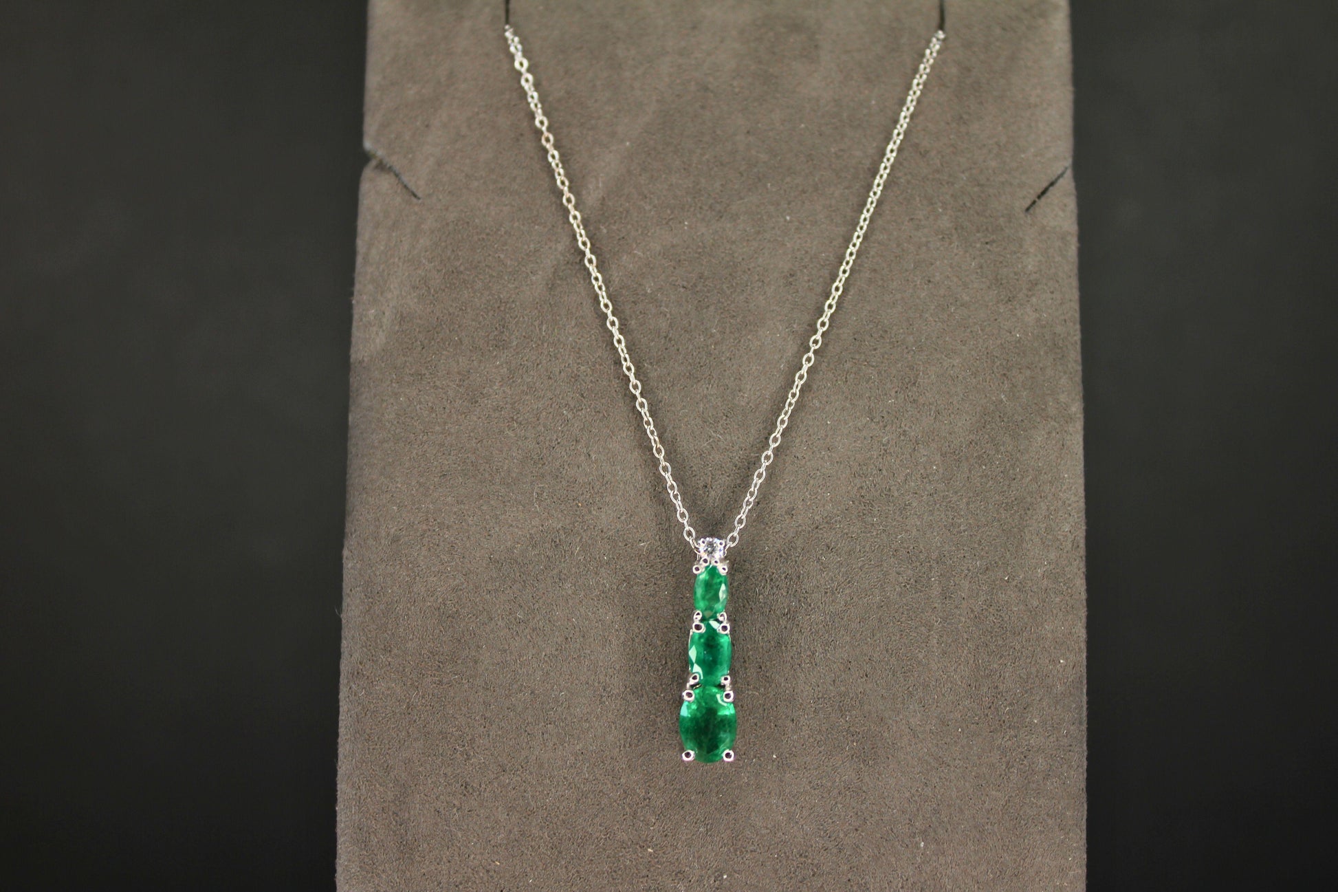 Oval Shape Drop Shape Emerald Diamond 18 Karat White Gold Chain Pendant Necklace