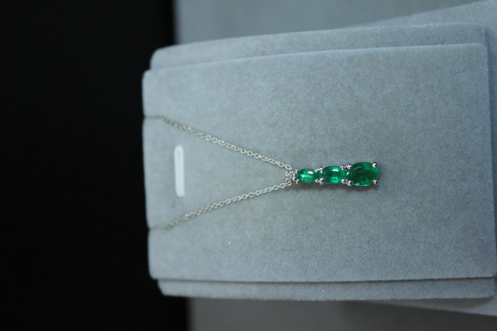 Oval Shape Drop Shape Emerald Diamond 18 Karat White Gold Chain Pendant Necklace