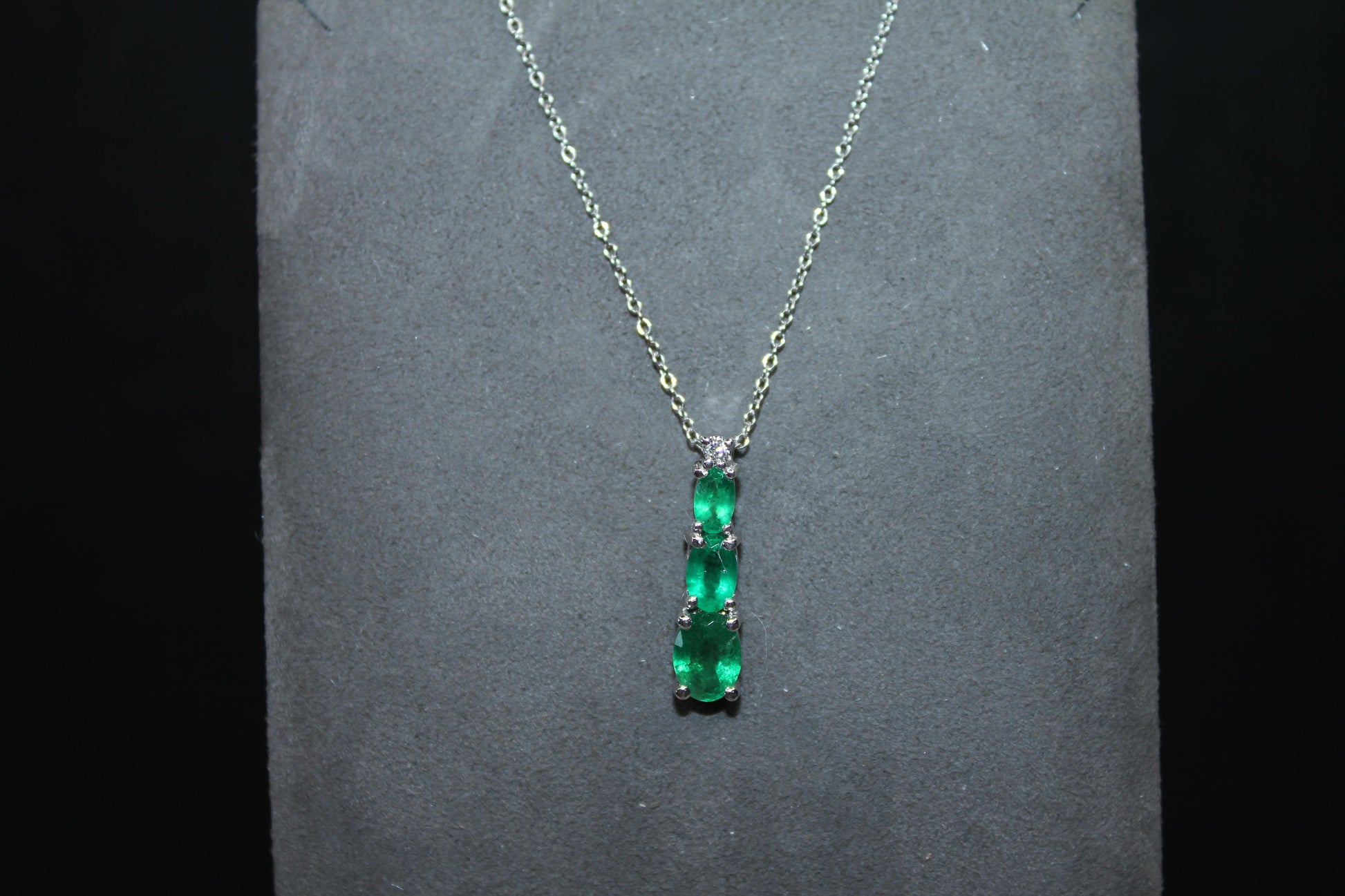 Oval Shape Drop Shape Emerald Diamond 18 Karat White Gold Chain Pendant Necklace