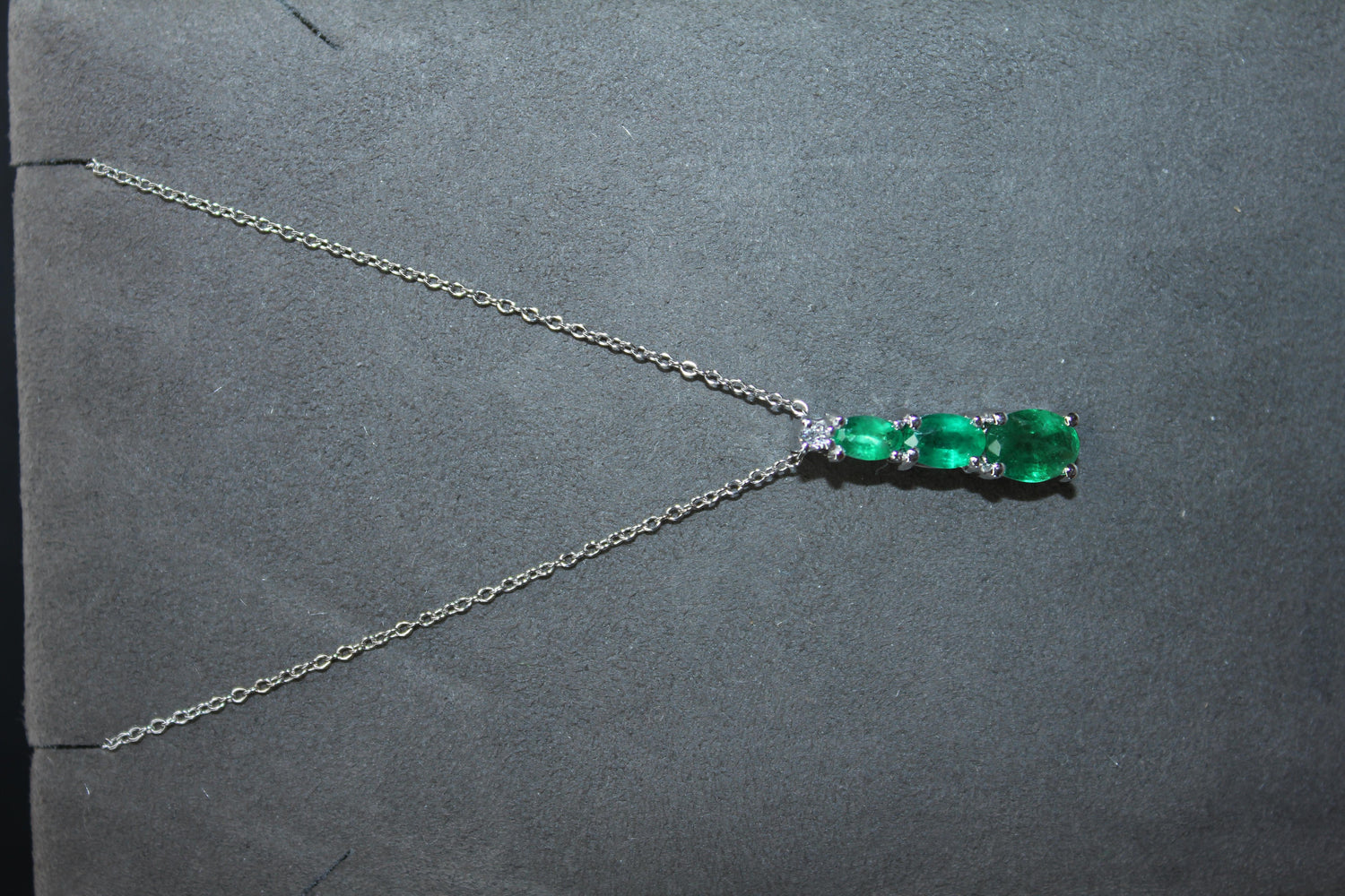 Oval Shape Drop Shape Emerald Diamond 18 Karat White Gold Chain Pendant Necklace