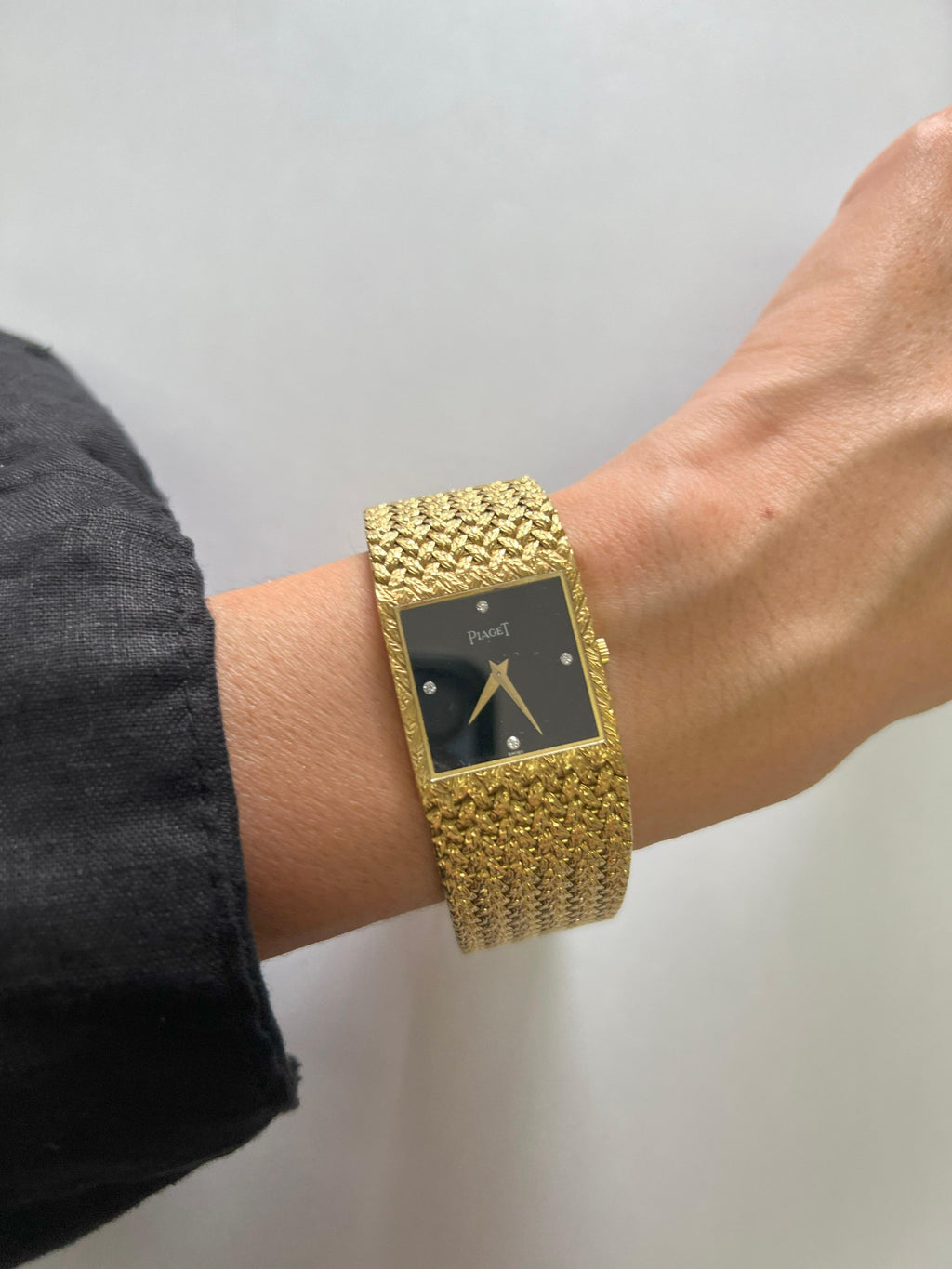 Piaget Black Diamond Dial 18 Karat Yellow Gold Mesh Design Vintage Estate Watch