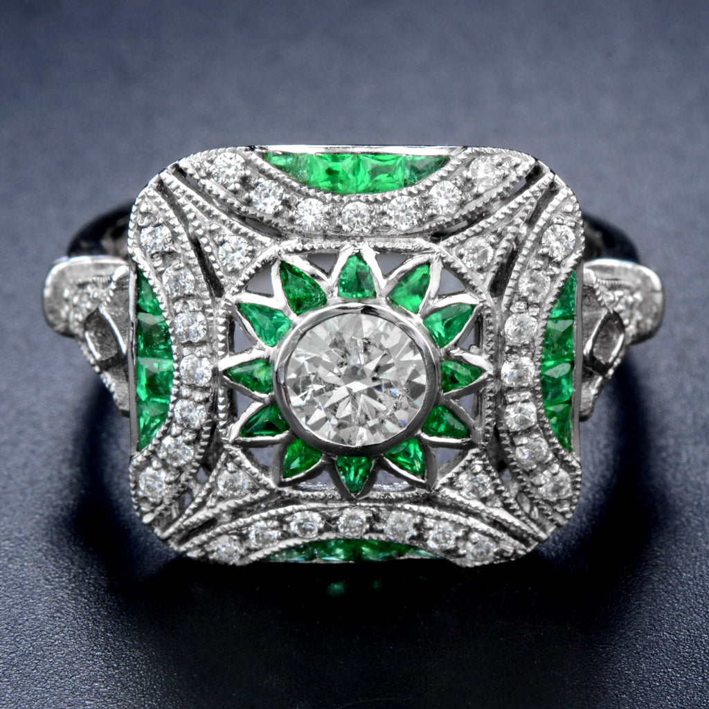 2.77 карат өлшемді Art Deco стиліндегі жасыл изумруд және гауһар тасты платина сақинасы