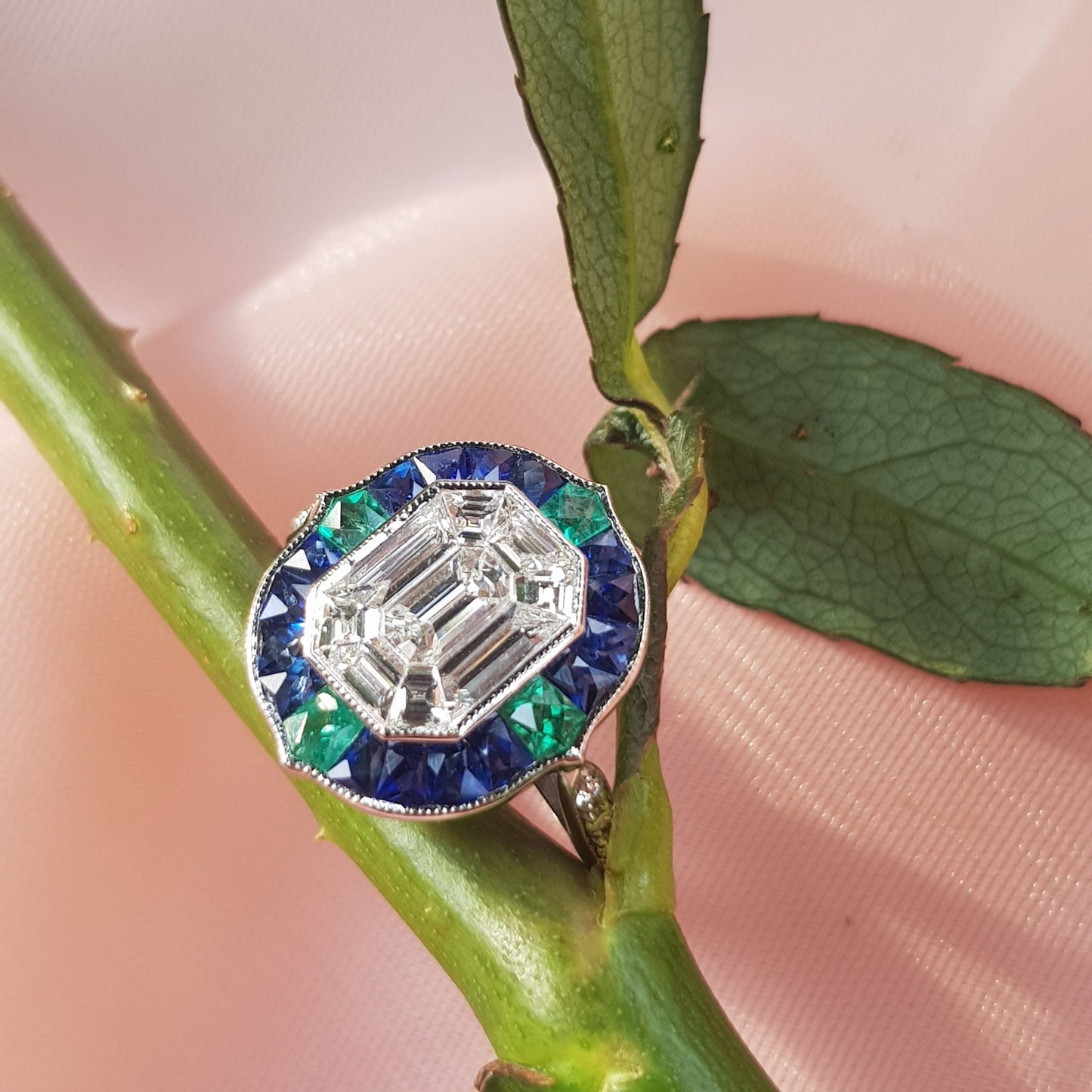 illusion setting diamond & blue sapphire emerald art deco style white gold ring