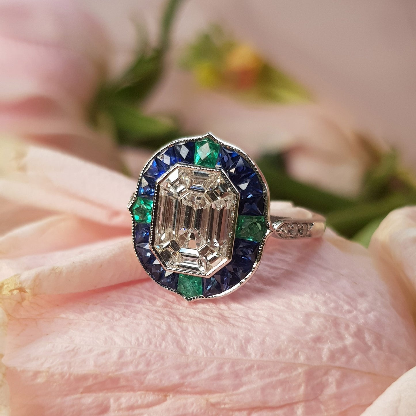 illusion setting diamond & blue sapphire emerald art deco style white gold ring