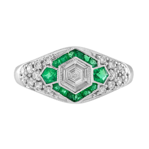 Алты қырлы гауһар тасты және жасыл изумрудты Halo жиынтығы Art Deco стиліндегі 18 каратты ақ алтыннан жасалған сақина
