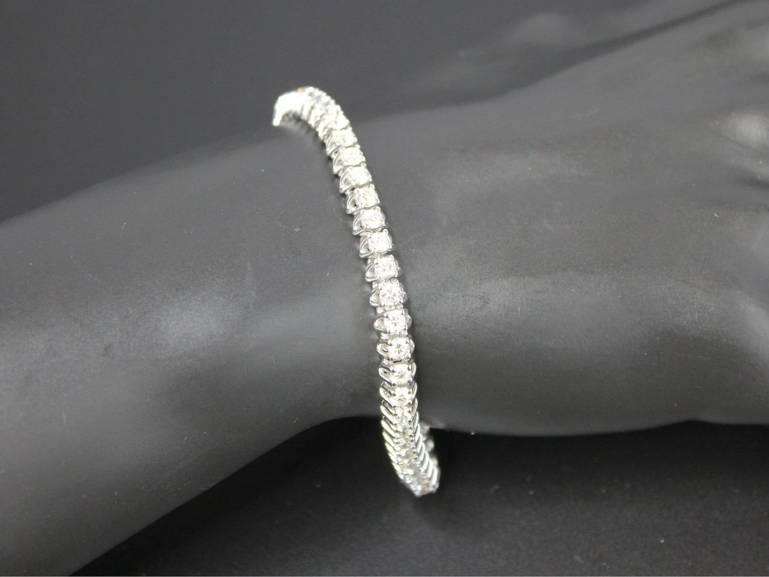 Round Diamond 6 Carat Tennis Line Classic Fashion 14 Karat White Gold Bracelet