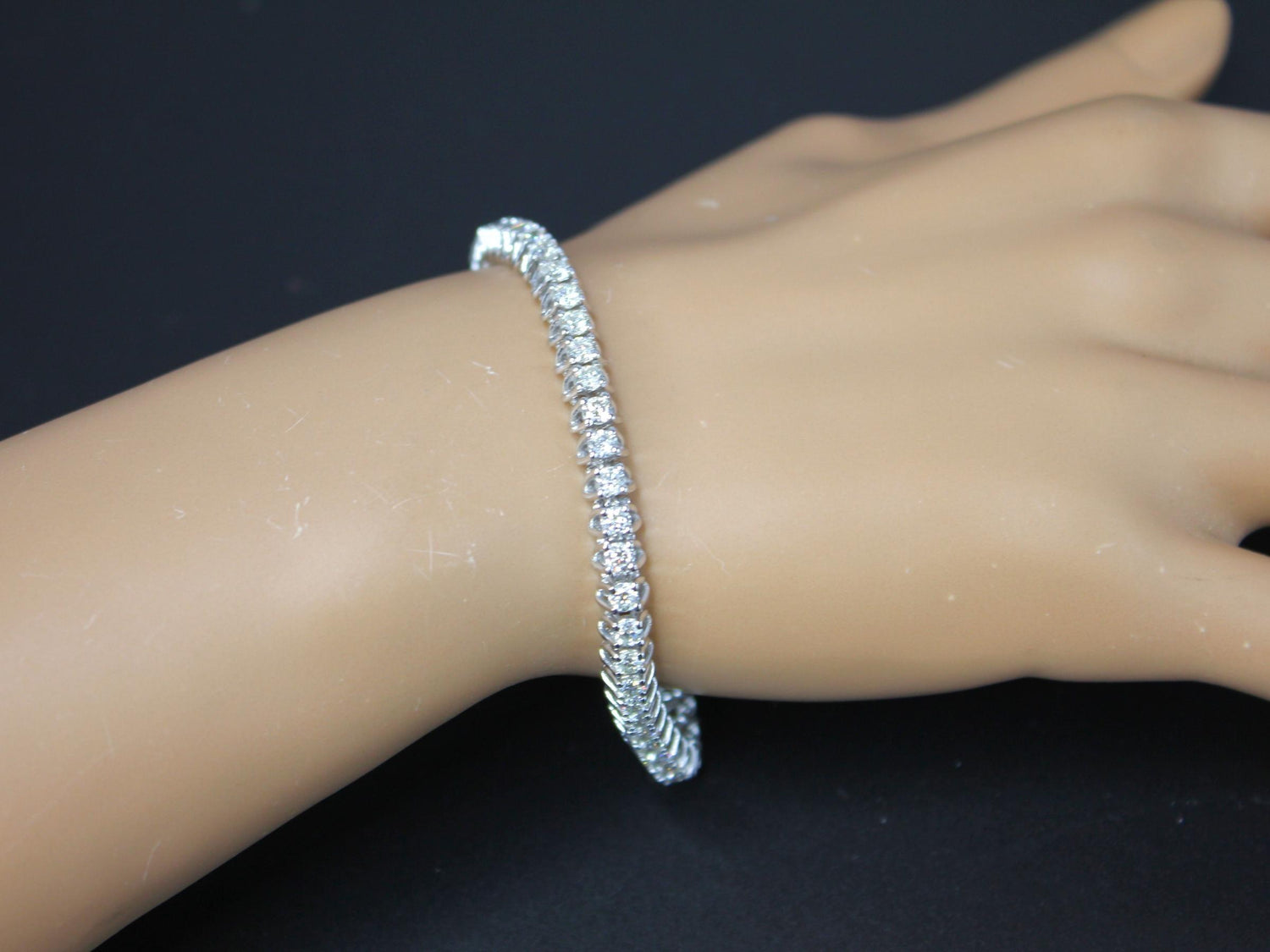 Round Diamond 6 Carat Tennis Line Classic Fashion 14 Karat White Gold Bracelet
