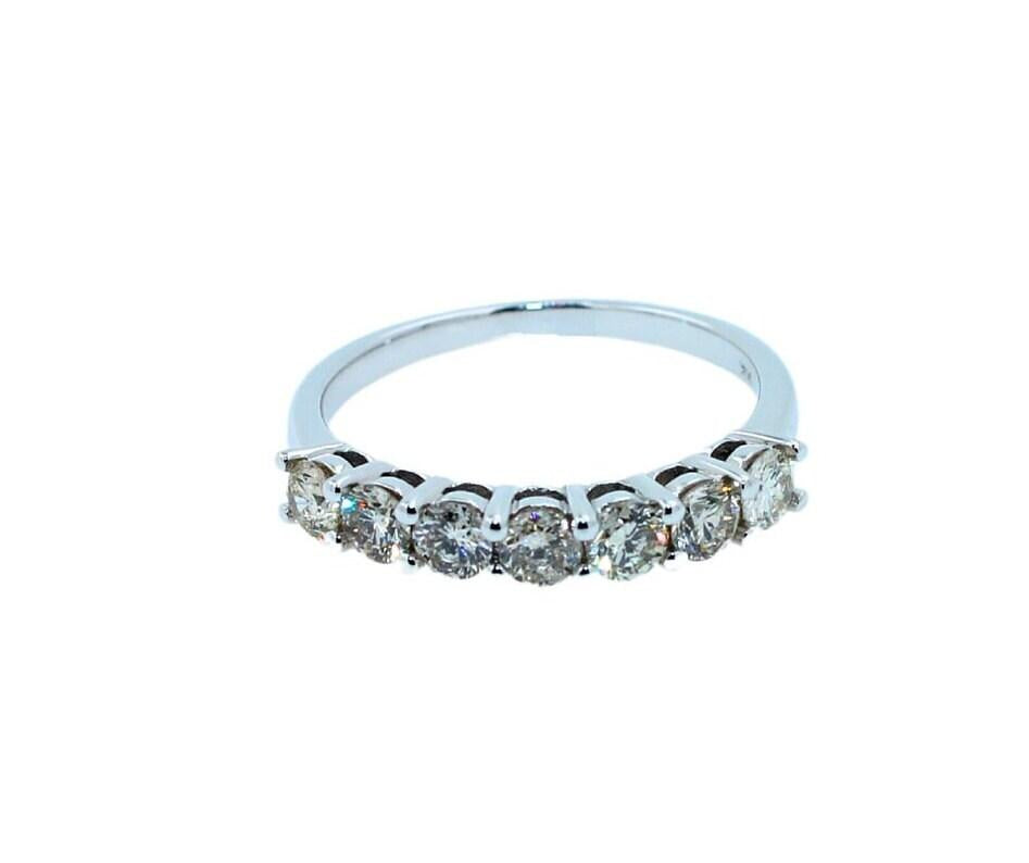 Round Shape Brilliant Cut Silvery Grey Warm Diamonds Classic Line Anniversary We