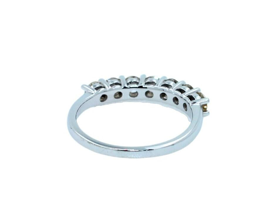 Round Shape Brilliant Cut Silvery Grey Warm Diamonds Classic Line Anniversary We