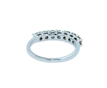Round Shape Brilliant Cut Silvery Grey Warm Diamonds Classic Line Anniversary We