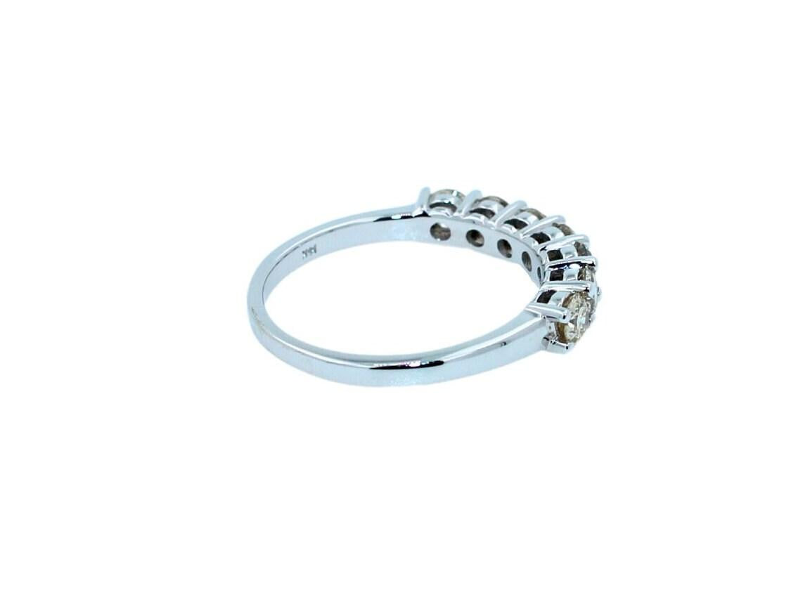 Round Shape Brilliant Cut Silvery Grey Warm Diamonds Classic Line Anniversary We