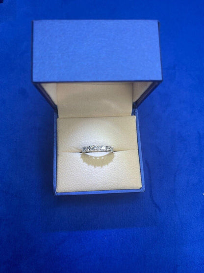 Round Shape Brilliant Cut Silvery Grey Warm Diamonds Classic Line Anniversary We