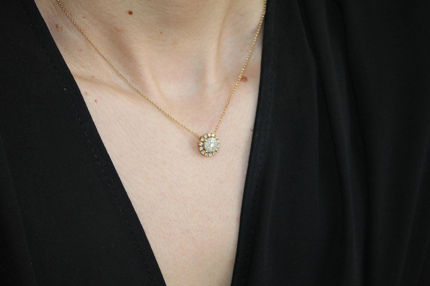 Round Shape Brilliant Cut Sunflower Flora Sun Ray Illusion Set Halo Set Pave Set