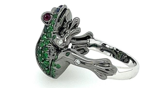 frog blue sapphire & diamond pave & green garnet 18k black gold animal ring