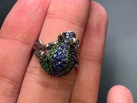 frog blue sapphire & diamond pave & green garnet 18k black gold animal ring