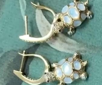 turtles fancy diamond & red ruby & white pearl 18k yellow gold animal earrings