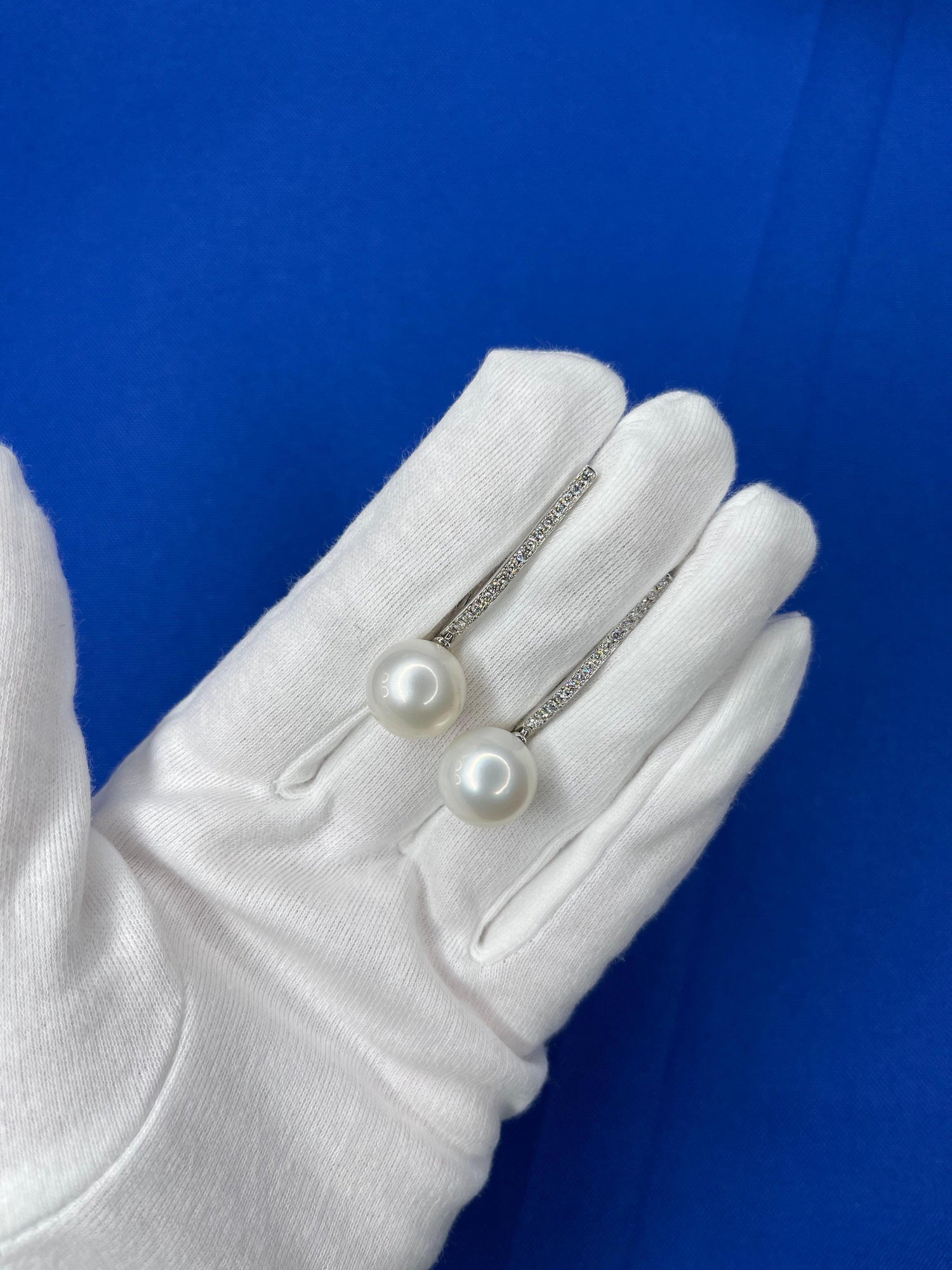 South Sea White Pearl Diamond 18 Karat White Gold Hinge Line Drop Hoop Earrings