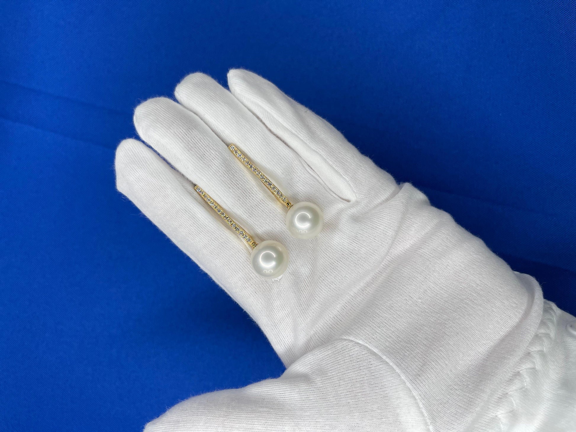 South Sea White Pearl Diamond 18 Karat Yellow Gold Hinge Line Drop Hoop Earrings