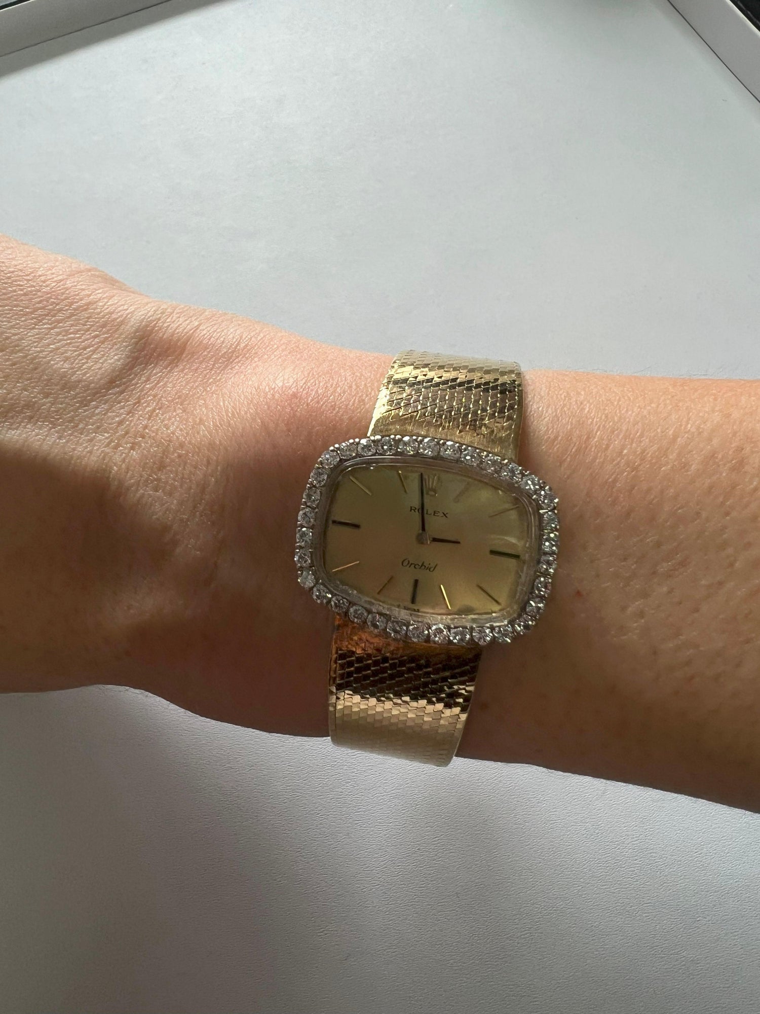 Vintage Rolex Orchid Diamonds Halo Set 18 Karat Yellow Gold Estate Classic Watch