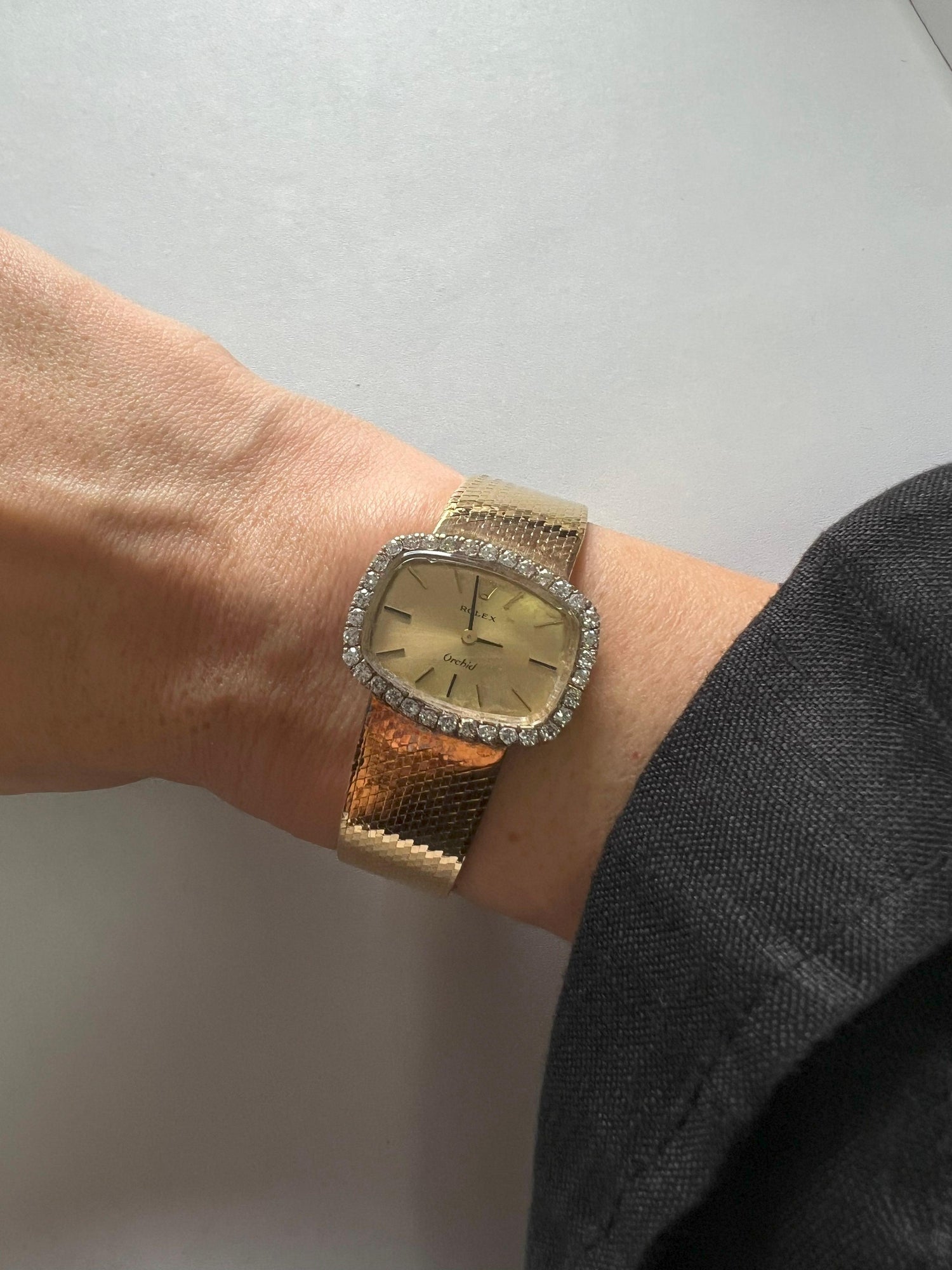 Vintage Rolex Orchid Diamonds Halo Set 18 Karat Yellow Gold Estate Classic Watch