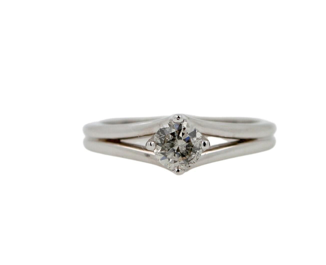 Vintage Style Brilliant Cut Round Shape Silvery Grey White Diamond Solitaire 18K