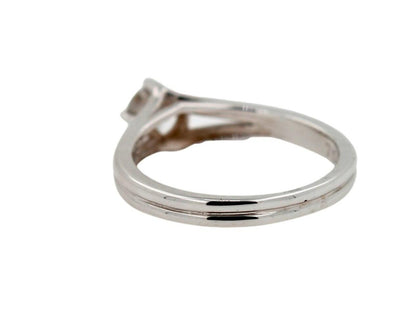 Vintage Style Brilliant Cut Round Shape Silvery Grey White Diamond Solitaire 18K