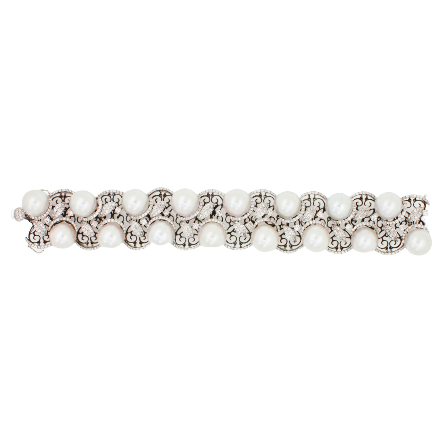 White South Sea Pearl Diamond 18 Karat White Gold Statement Chunky Bracelet