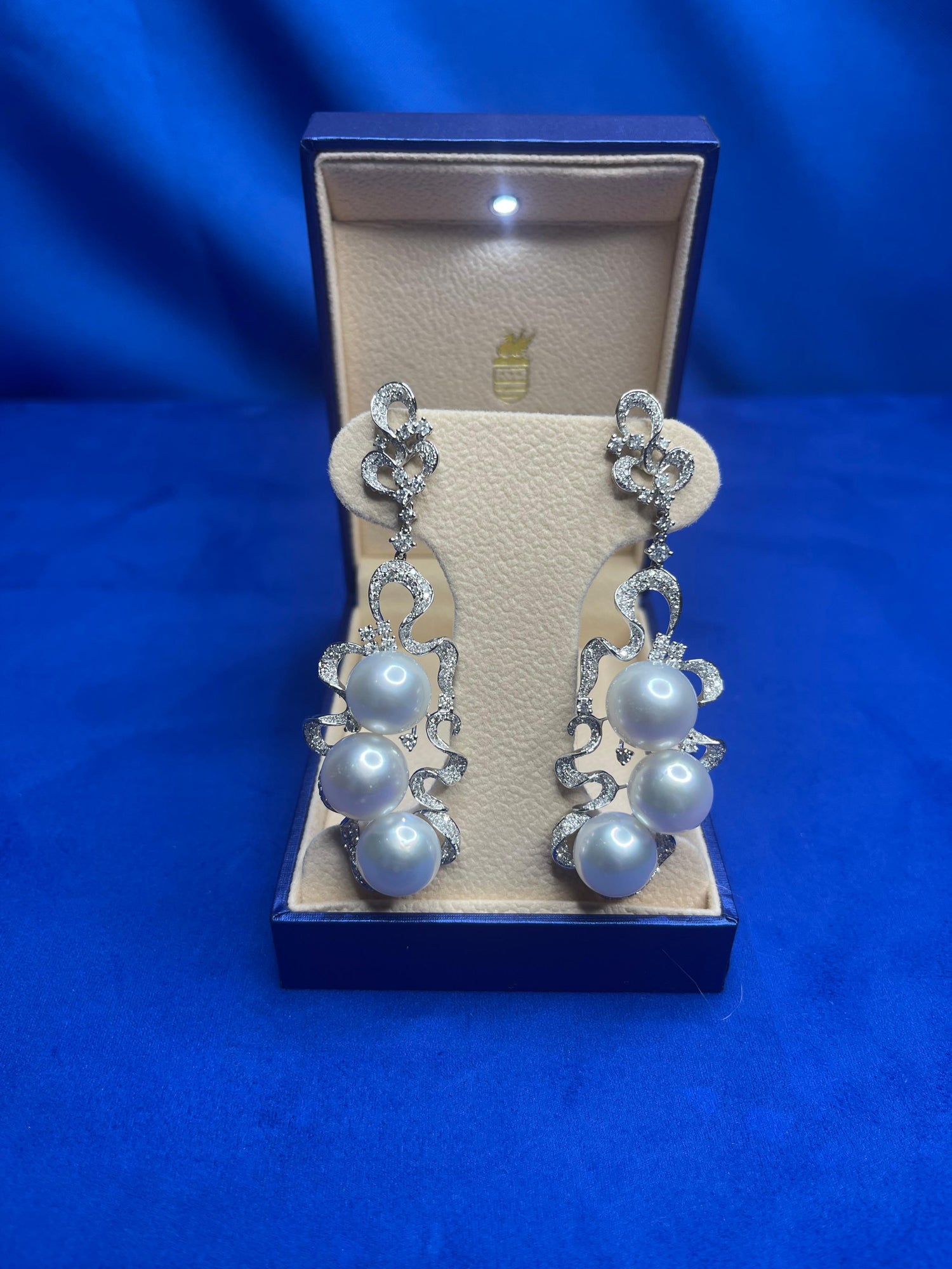 White South Sea Pearl Diamond 18 Karat White Gold Statement Chunky Earrings