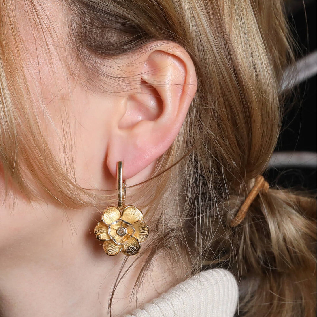 Carrera y Carrera Gardenia gold &amp; rock crystals &amp; diamonds 18K Gold earrings